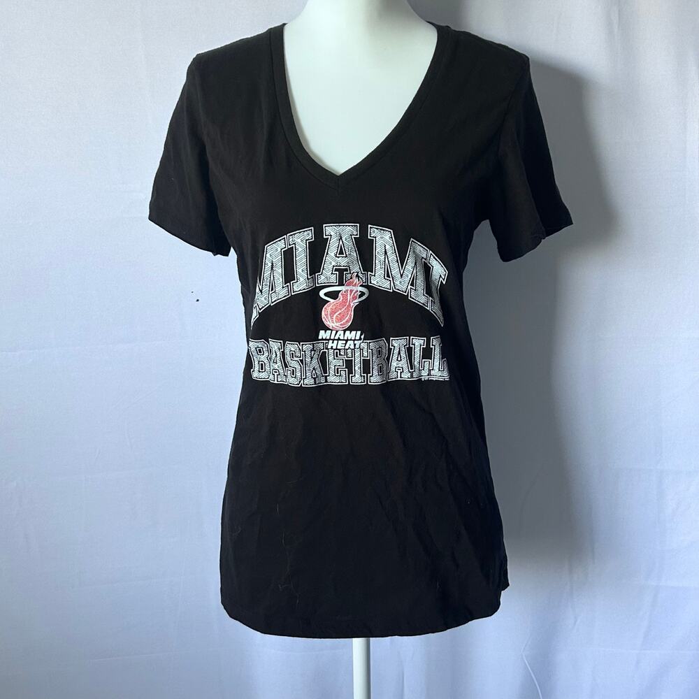 Miami Heat Basketball V Neck T Shirt NBA Hardwood Classics Majestic Women’s XL